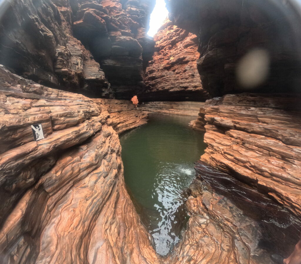 Kermits pool karijini