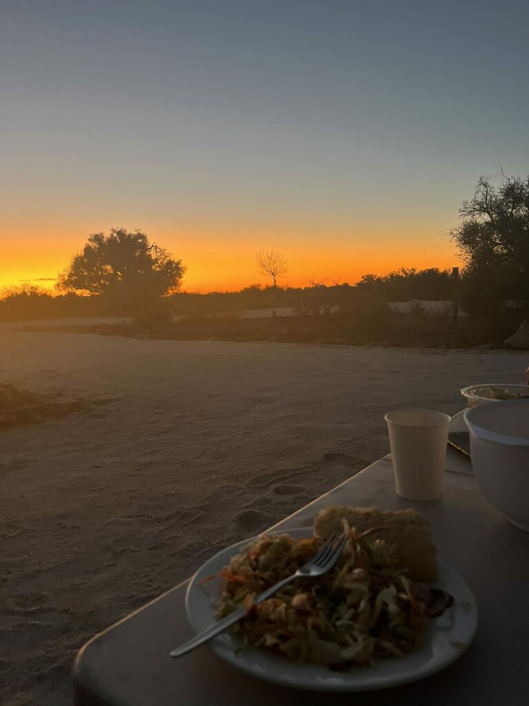 eten met zonsondergang