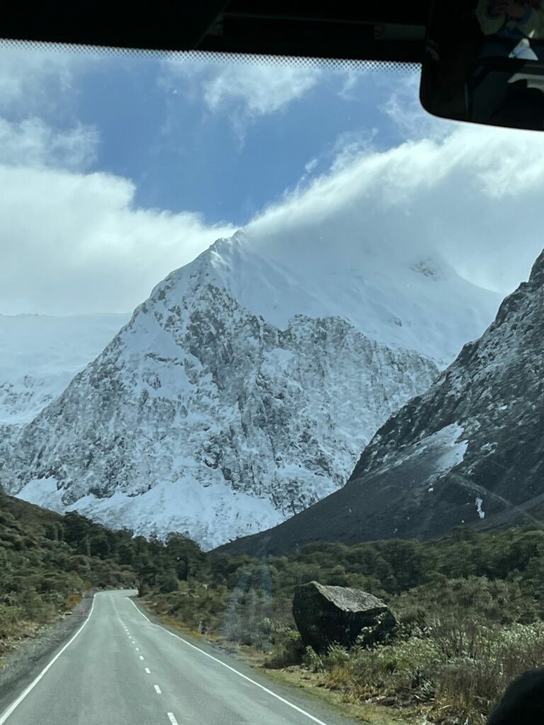 Weg naar Milford Sound vanuit Queenstown