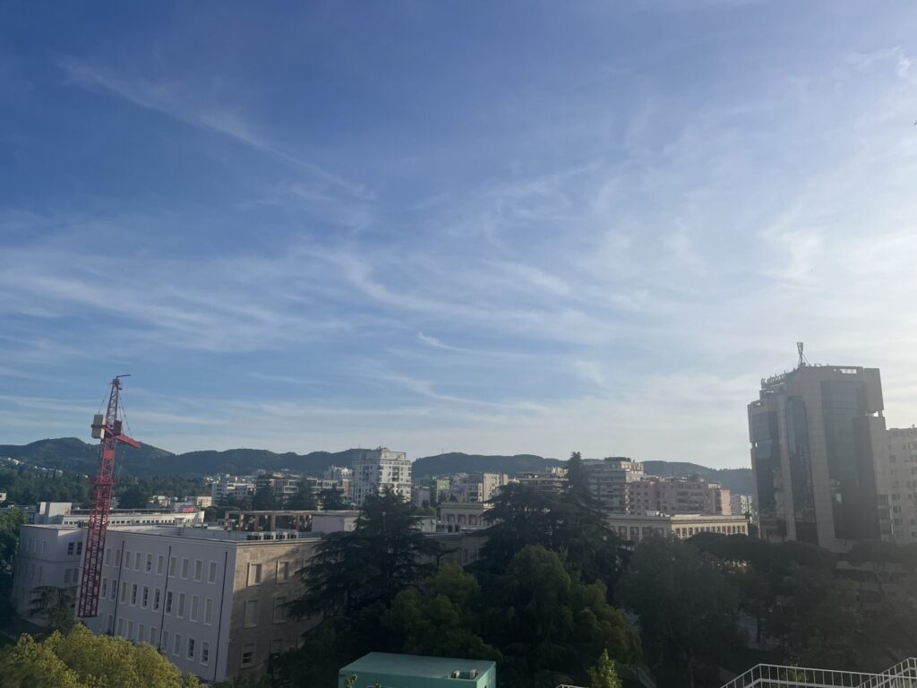 uitzicht over tirana