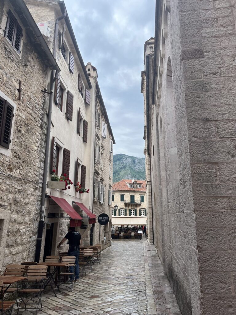 straat in kotor