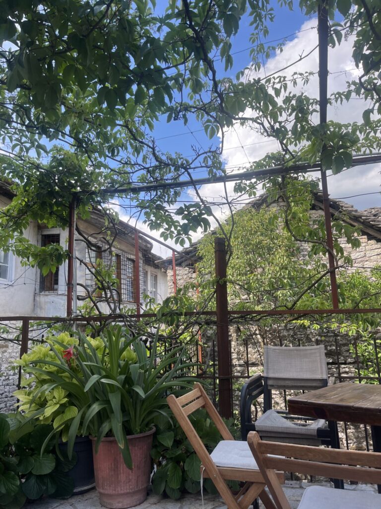 hostel gjirokastër