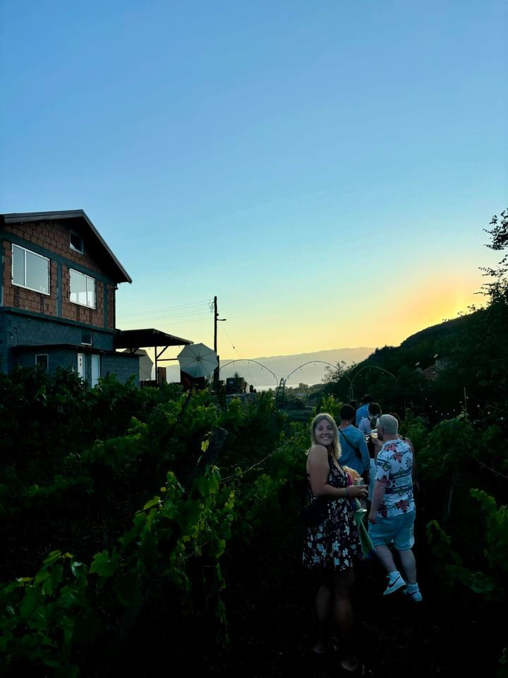 ik bij wijngaard in noord-macedonië