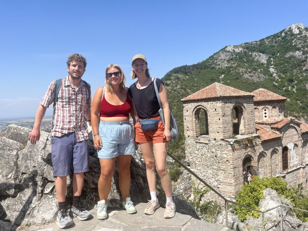 hostelmensen en ik bij Asen's fort