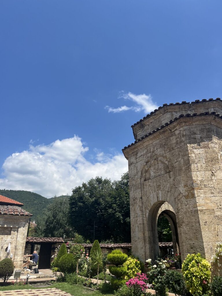 Geschilderde moskee, noord-macedonië